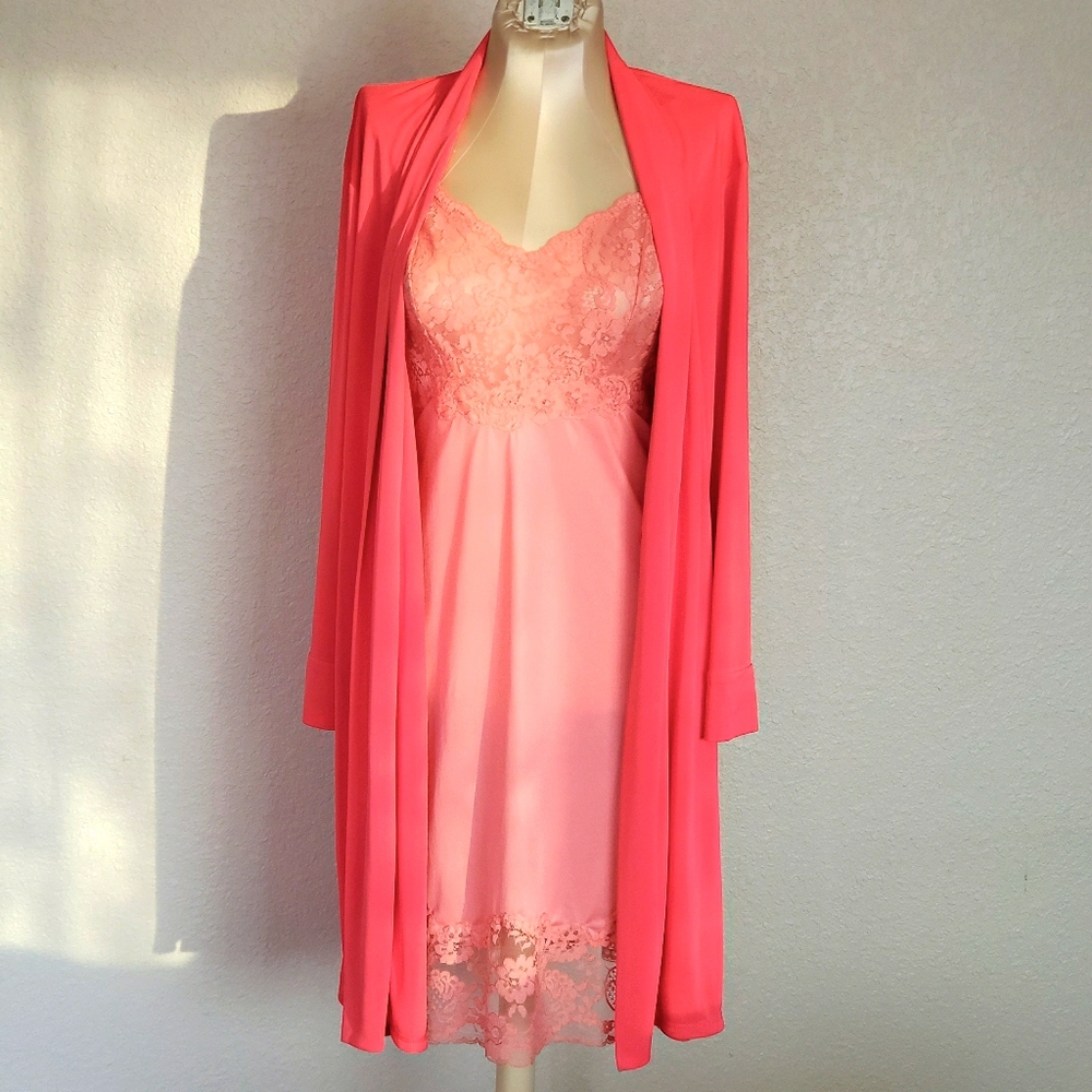 Pink Natori Robe - Picture 5 of 15